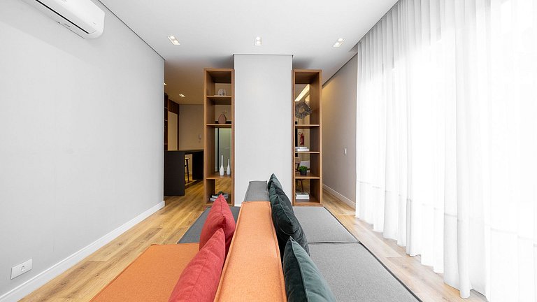 Studio totalmente mobiliado, no 2º andar, em excelente local