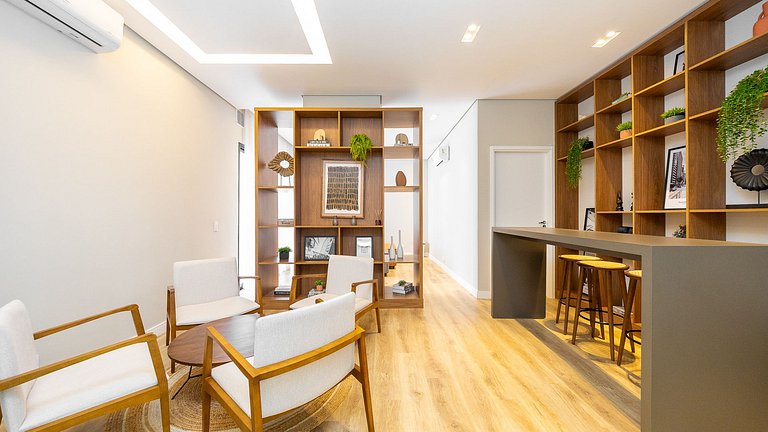 Studio totalmente mobiliado, no 2º andar, em excelente local