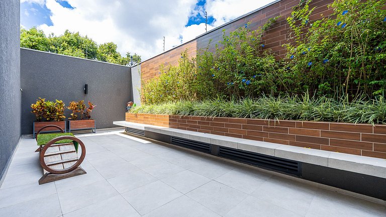 Studio totalmente mobiliado, no 2º andar, em excelente local