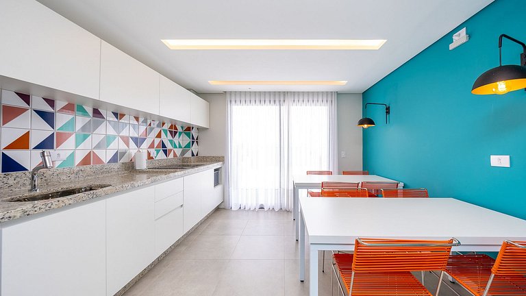 Studio totalmente mobiliado, no 2º andar, em excelente local