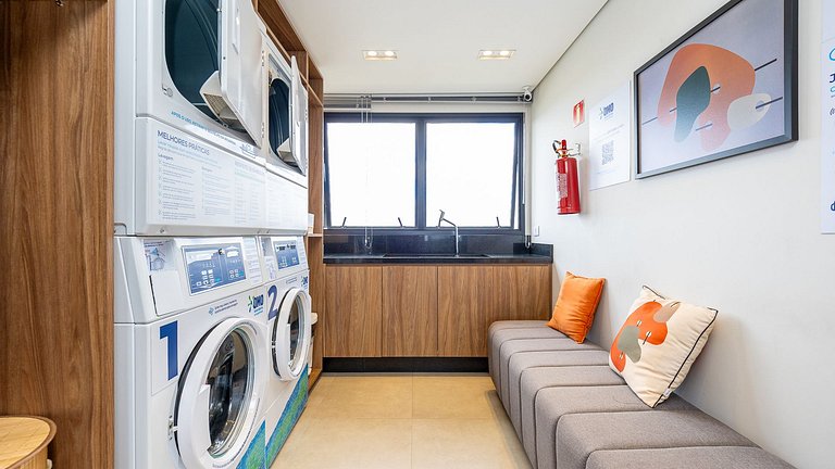 Studio totalmente mobiliado, no 2º andar, em excelente local