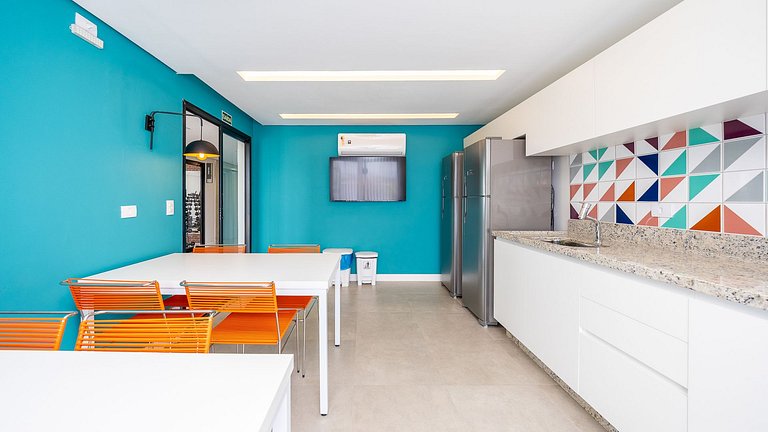 Studio totalmente mobiliado, no 2º andar, em excelente local