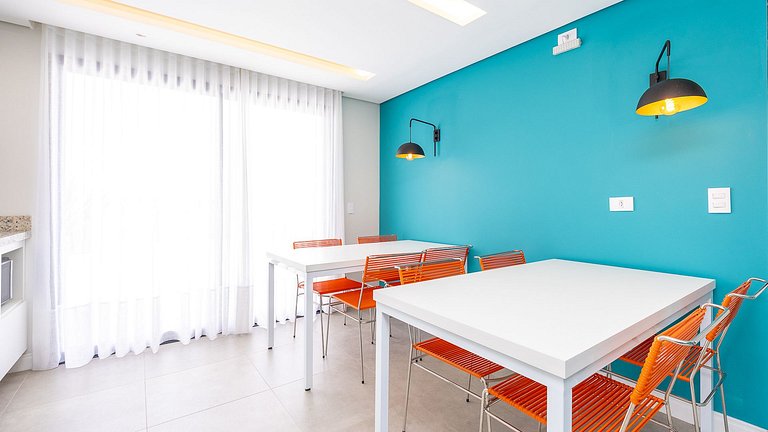 Studio totalmente mobiliado, no 2º andar, em excelente local