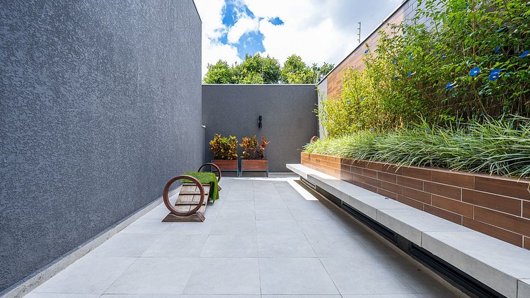 Studio totalmente mobiliado, no 2º andar, em excelente local