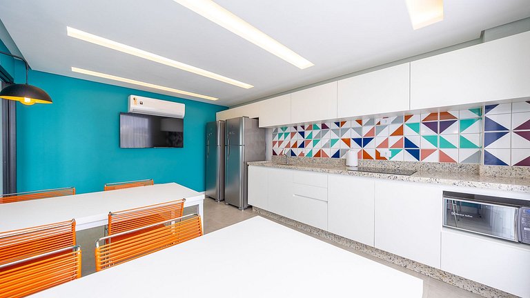 Studio totalmente mobiliado, no 2º andar, em excelente local