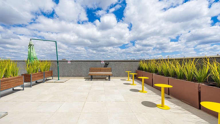 Studio totalmente mobiliado, no 2º andar, em excelente local