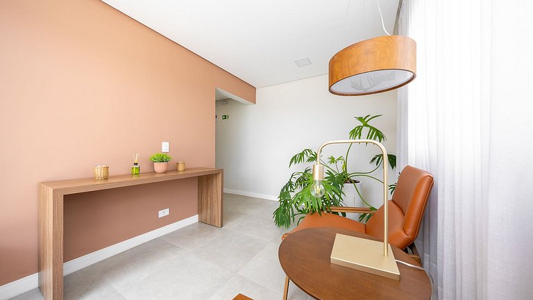 Studio totalmente mobiliado, no 2º andar, em excelente local