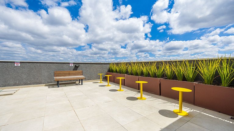 Studio totalmente mobiliado, no 2º andar, em excelente local