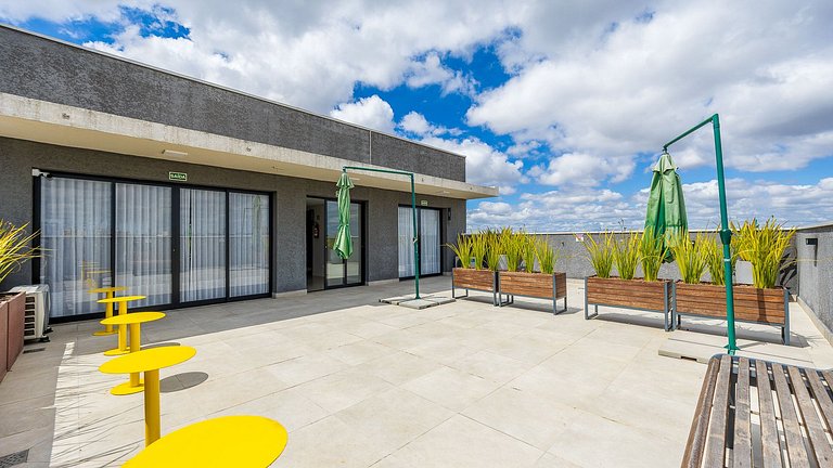 Studio totalmente mobiliado, no 2º andar, em excelente local