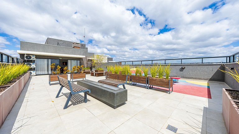 Studio totalmente mobiliado, no 2º andar, em excelente local