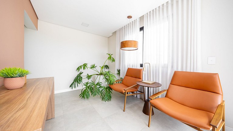 Studio totalmente mobiliado, no 2º andar, em excelente local