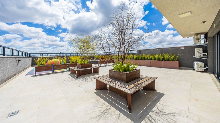 Studio totalmente mobiliado, no 2º andar, em excelente local