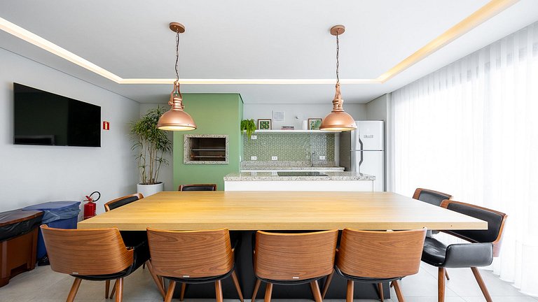 Studio totalmente mobiliado, no 2º andar, em excelente local