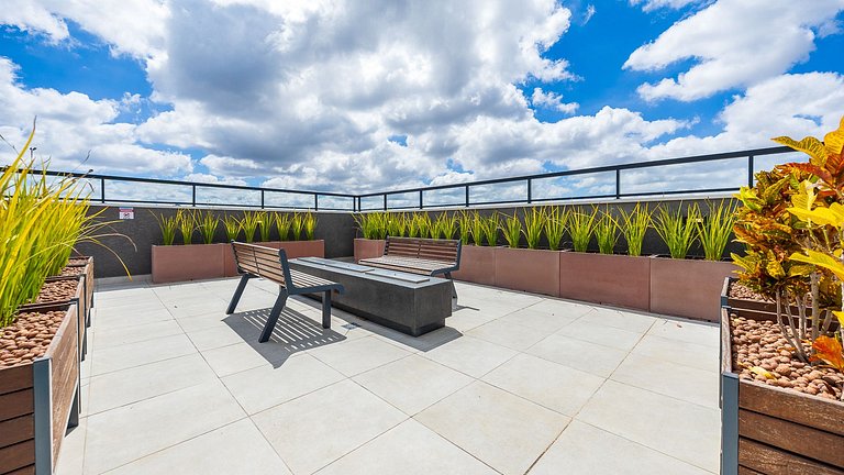 Studio totalmente mobiliado, no 2º andar, em excelente local