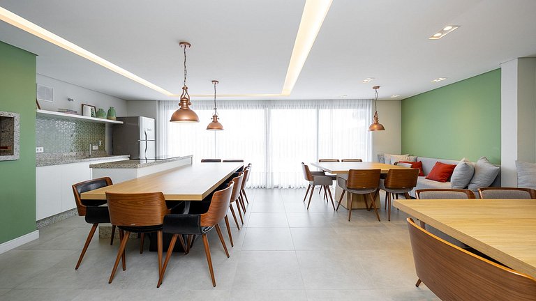 Studio totalmente mobiliado, no 2º andar, em excelente local