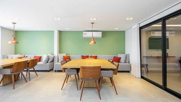 Studio totalmente mobiliado, no 2º andar, em excelente local