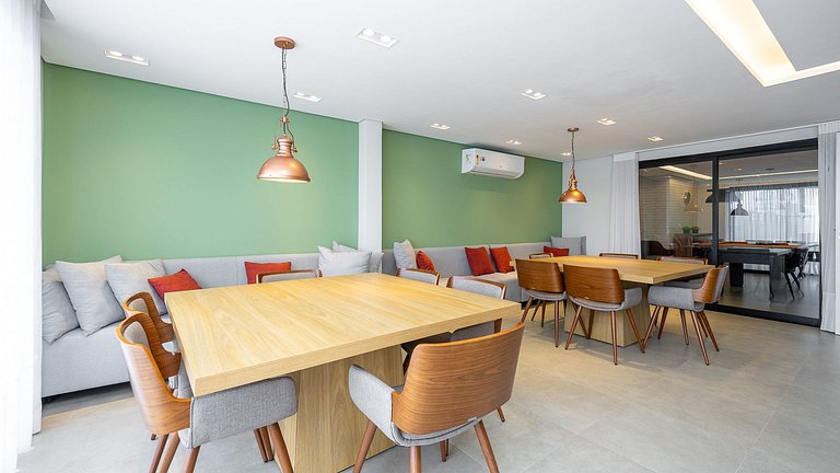 Studio totalmente mobiliado, no 2º andar, em excelente local