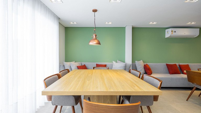 Studio totalmente mobiliado, no 2º andar, em excelente local