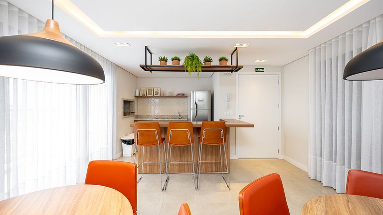 Studio totalmente mobiliado, no 2º andar, em excelente local