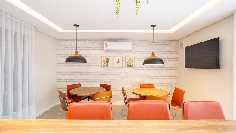 Studio totalmente mobiliado, no 2º andar, em excelente local