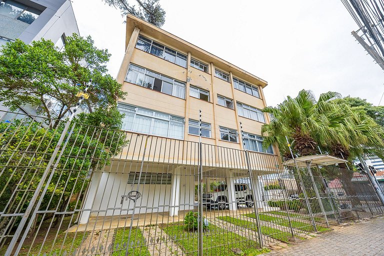 Estudio finamente decorado no Centro de Curitiba, até 2 pess