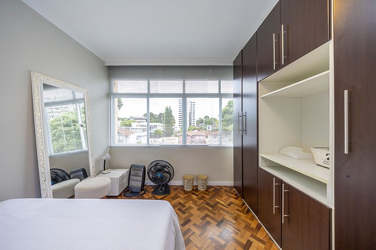 Estudio finamente decorado no Centro de Curitiba, até 2 pess