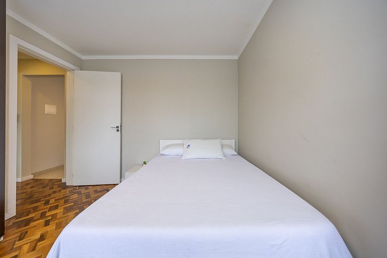 Estudio finamente decorado no Centro de Curitiba, até 2 pess