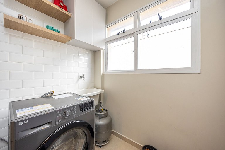 Estudio finamente decorado no Centro de Curitiba, até 2 pess