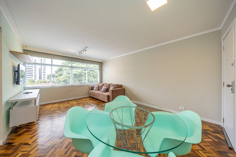 Estudio finamente decorado no Centro de Curitiba, até 2 pess