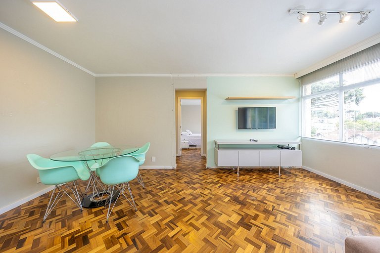 Estudio finamente decorado no Centro de Curitiba, até 2 pess