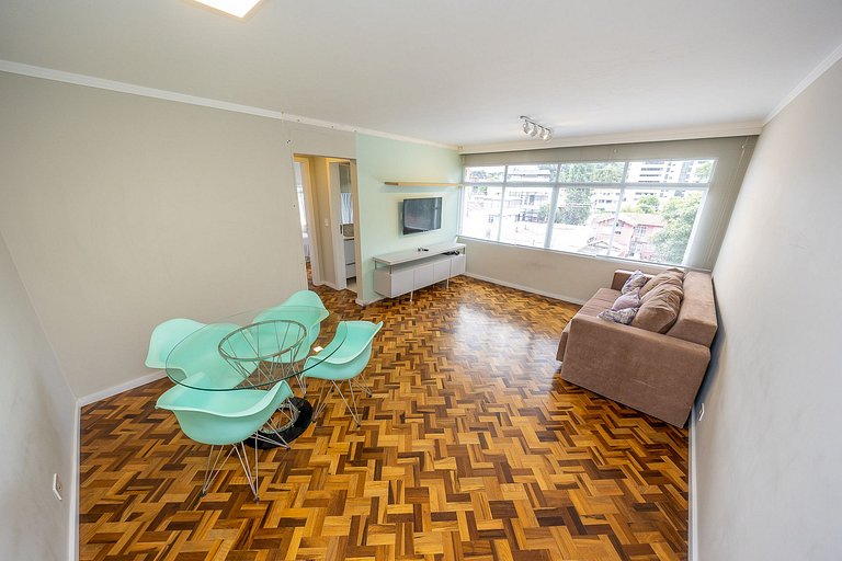 Estudio finamente decorado no Centro de Curitiba, até 2 pess