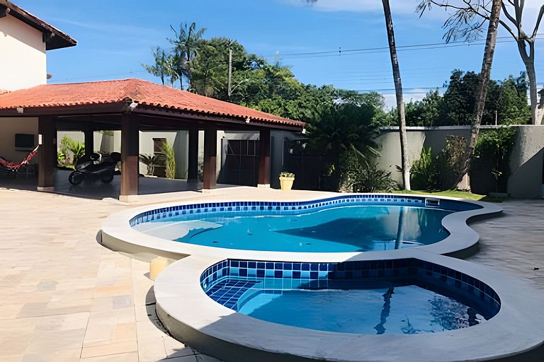 Casa com piscina na praia - 300m da praia