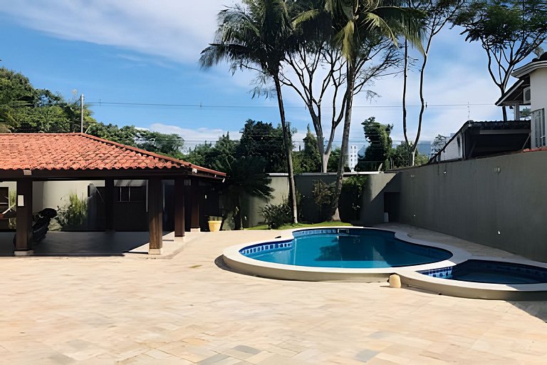 Casa com piscina na praia - 300m da praia