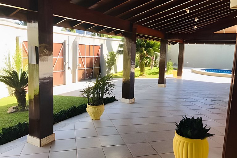 Casa com piscina na praia - 300m da praia