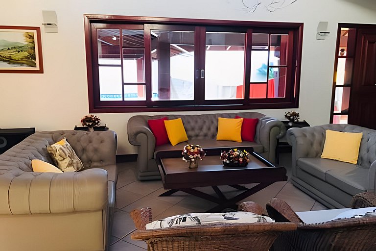 Casa com piscina na praia - 300m da praia