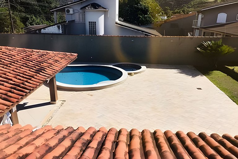 Casa com piscina na praia - 300m da praia