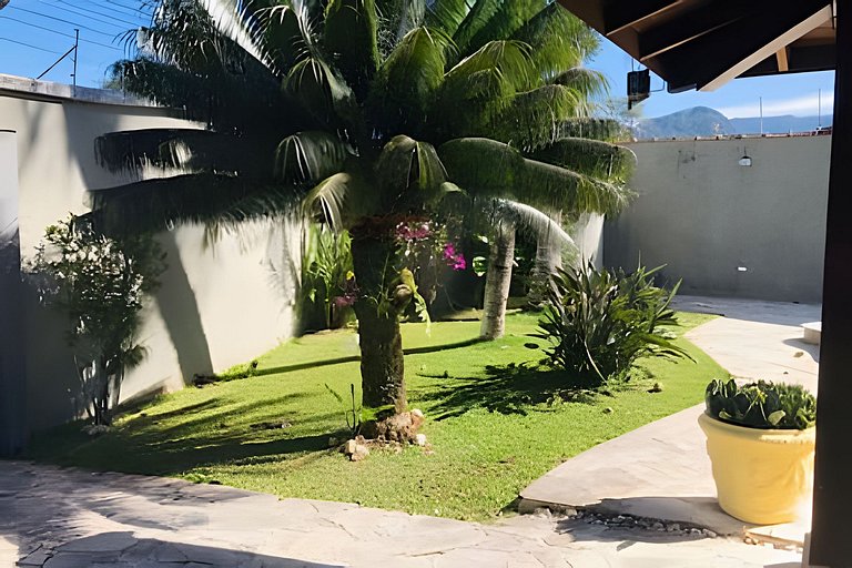 Casa com piscina na praia - 300m da praia