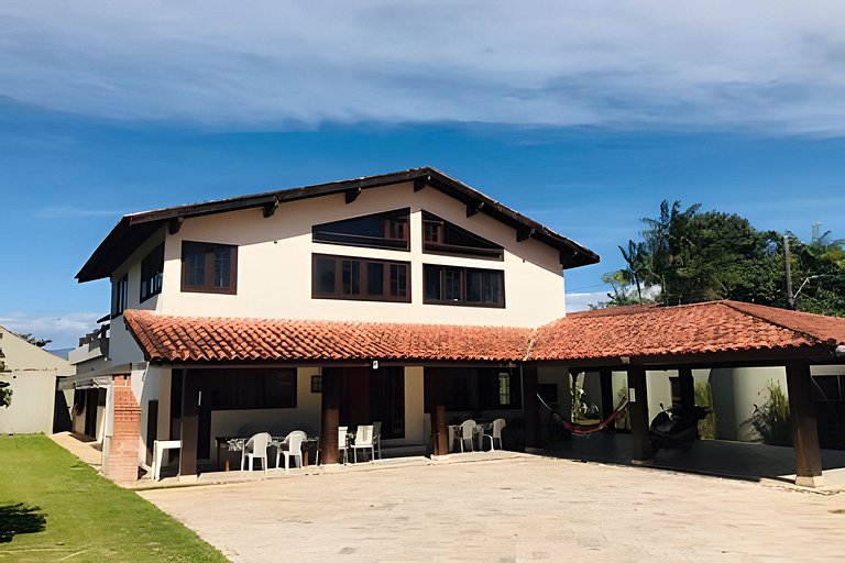 Casa com piscina na praia - 300m da praia