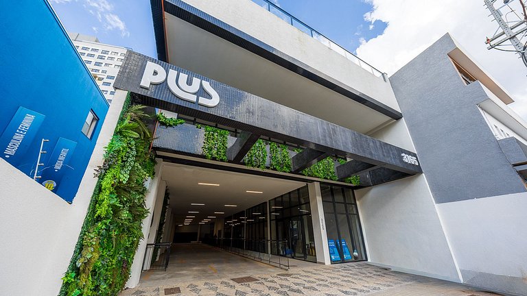 Apartamento dois quartos c/ sacada e ótima localização no ba