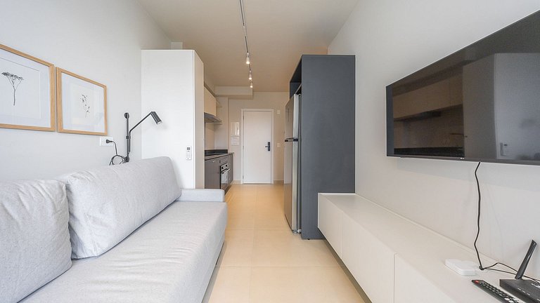 Apartamento dois quartos c/ sacada e ótima localização no ba