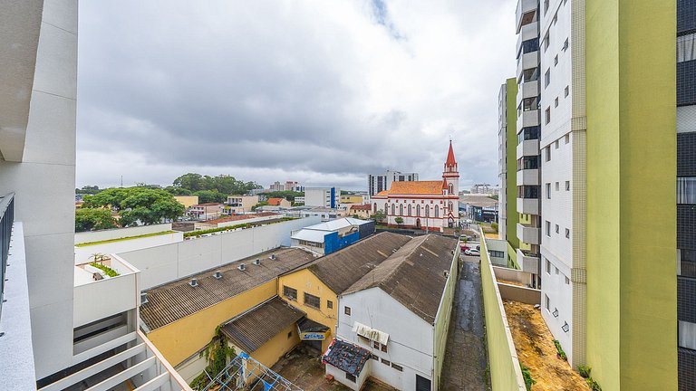 Apartamento dois quartos c/ sacada e ótima localização no ba