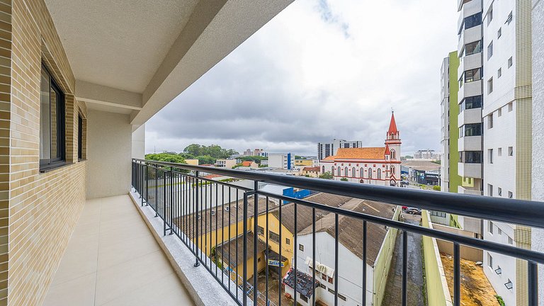 Apartamento dois quartos c/ sacada e ótima localização no ba