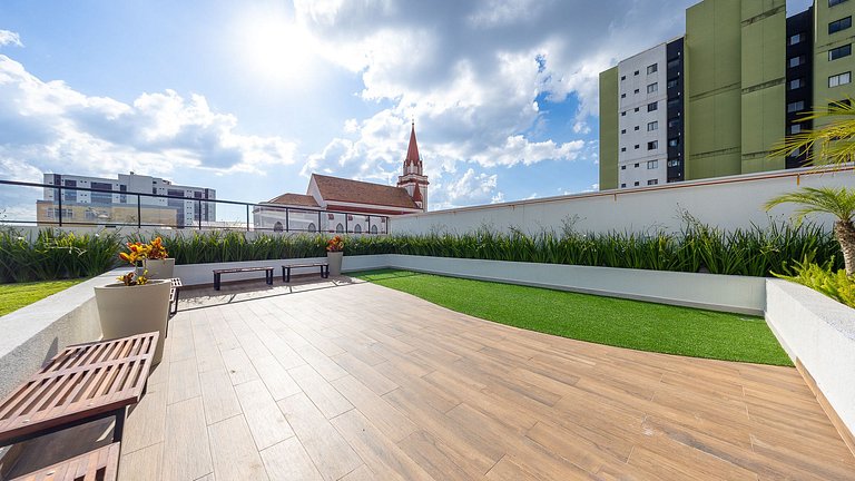 Apartamento dois quartos c/ sacada e ótima localização no ba