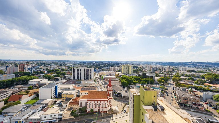 Apartamento dois quartos c/ sacada e ótima localização no ba