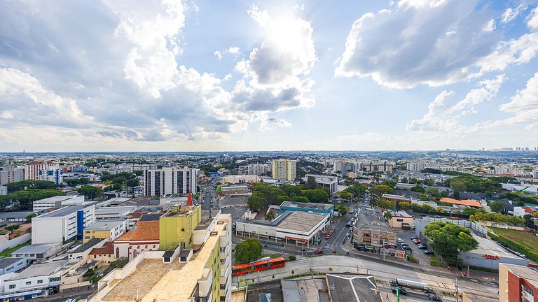 Apartamento dois quartos c/ sacada e ótima localização no ba