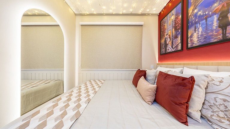 Viva no Centro de Curitiba: Cena Living com Studio completo