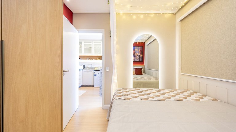 Viva no Centro de Curitiba: Cena Living com Studio completo