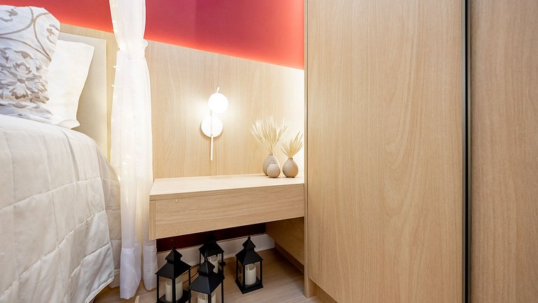 Viva no Centro de Curitiba: Cena Living com Studio completo