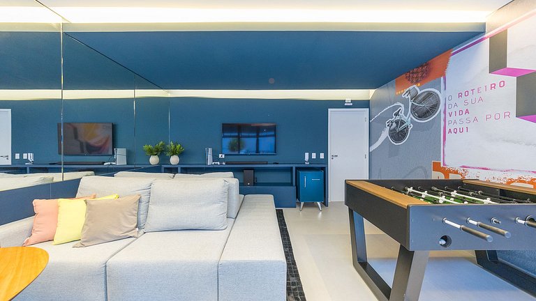 Viva no Centro de Curitiba: Cena Living com Studio completo