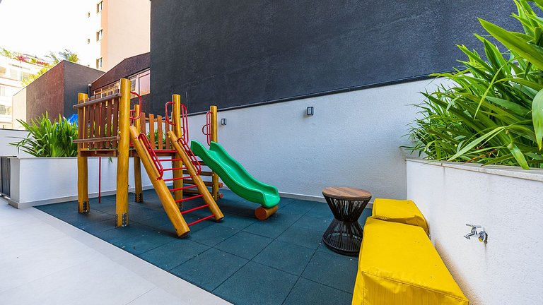 Viva no Centro de Curitiba: Cena Living com Studio completo